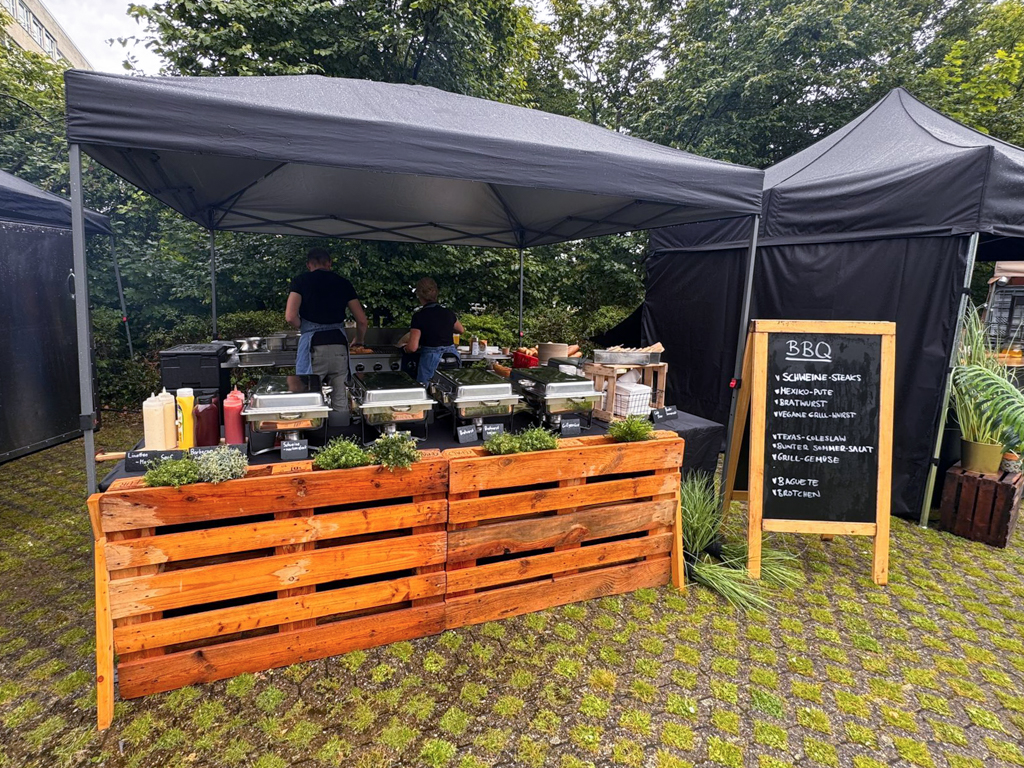 Feingenuss Fahrzeuge_FrontCookingStation Eiswagen mieten mein eis Catering Oldtimer Bedford Koeln Bonn duesseldorf