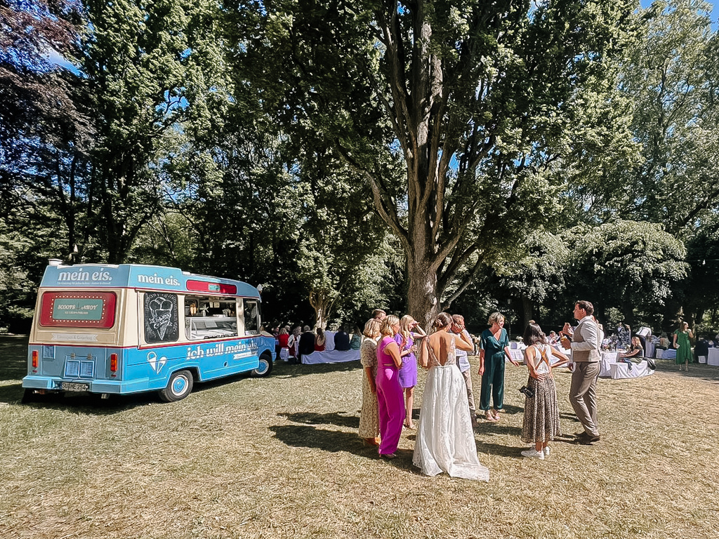 Feingenuss Events - Hochzeit Foodtruck mieten Eis Catering Firmenveranstaltung Eiswagen Mein Eis Oldtimer Speiseeis Köln Bonn Düsseldorf